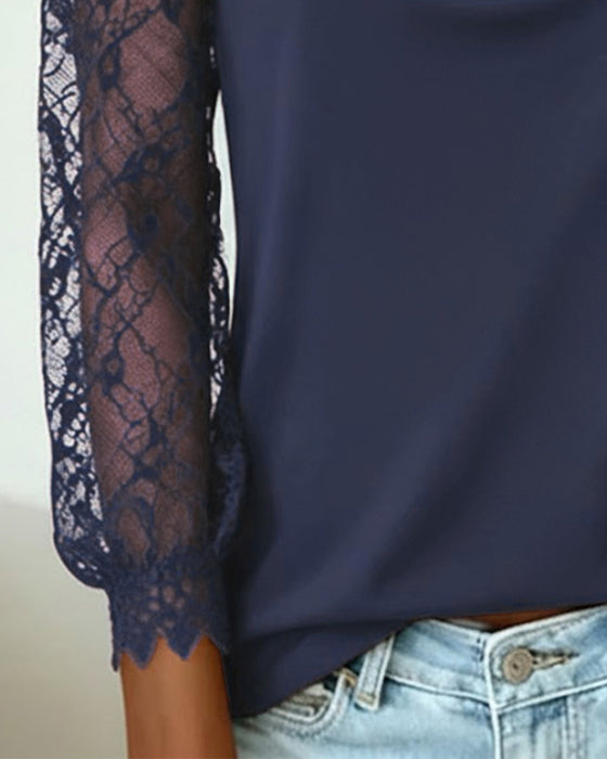 Topp Med Draperad Krage Och Lapptäcktsdetaljer