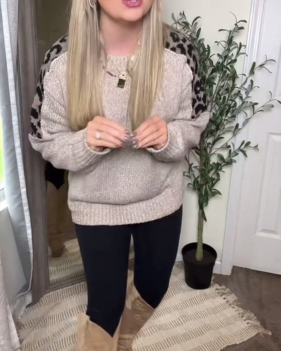 Avslappnad pullover med rund halsringning och leopardmönster