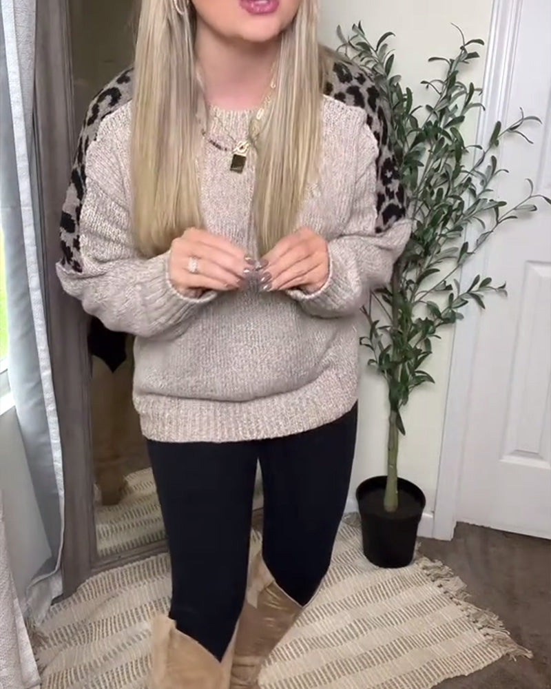 Avslappnad pullover med rund halsringning och leopardmönster