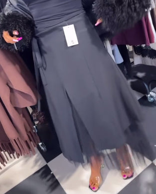 Kjol Temperamentsfull Och Moderiktig