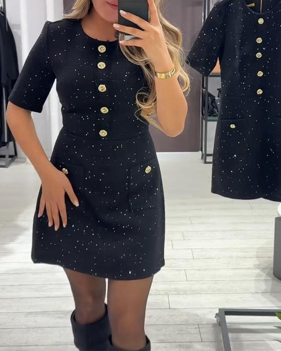 Klänning Kortärmad Fin Glänsande Knappar