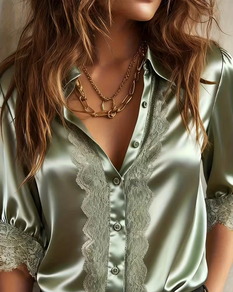 Satinskjorta Med Slagkrage Och Spetskant