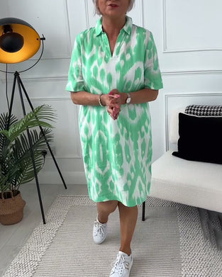 Klänning med kort ärm och tryck