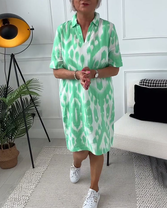 Klänning med kort ärm och tryck