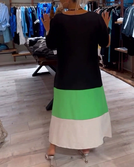 Rund halsad klänning med lös patchwork i färg