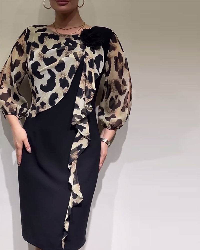 Elegant lapptäcksklänning I leopardmönstrad