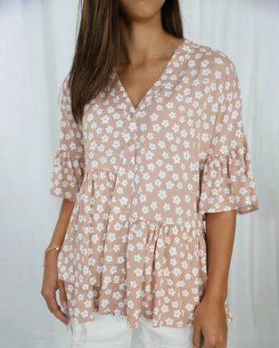 Blommig blus med V-ringad klockärm
