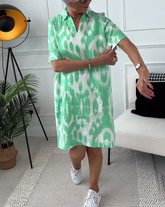 Klänning med kort ärm och tryck