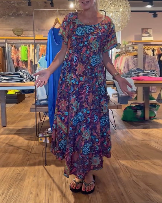 Tryckt kortärmad lång klänning med rund hals