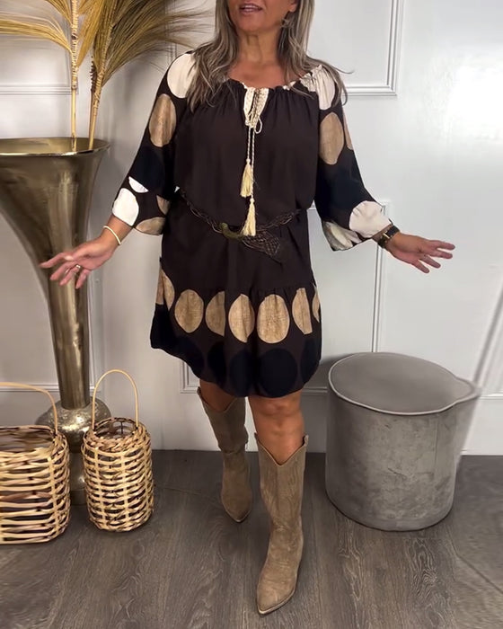 Klänning Med Tofsknut Och Prickar