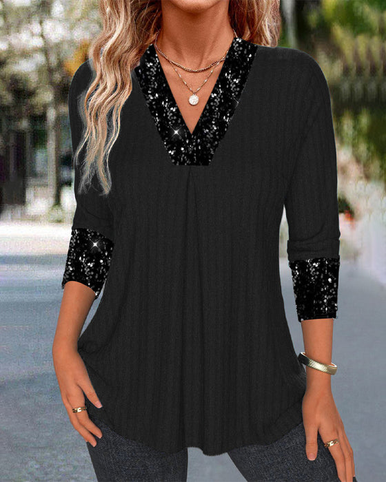 Avslappnad plisserad topp med paljetter i enfärgad patchwork