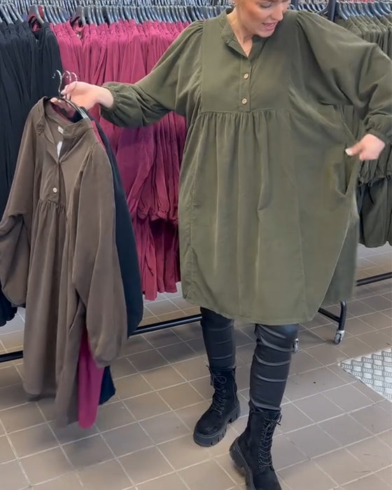 Knappad Klänning Med V-Ringning Och Långa Ärmar