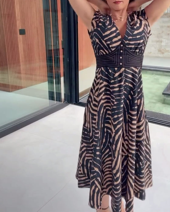 Tryckt Klänning Med V-ringning & Lotusskivsärmar