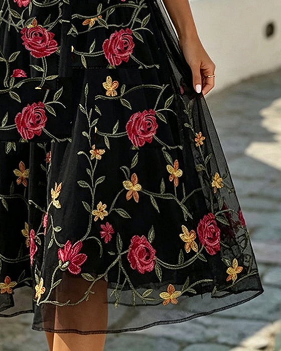 Klänning Blomtryck Rundhalsad Sheer A-Linje