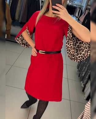 Rak Och Modern Klänning Med Utsvängda Ärmar