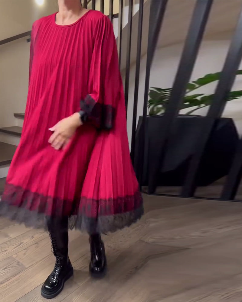 Lösittande Klänning Med Veck Och Runt Halsutsnitt