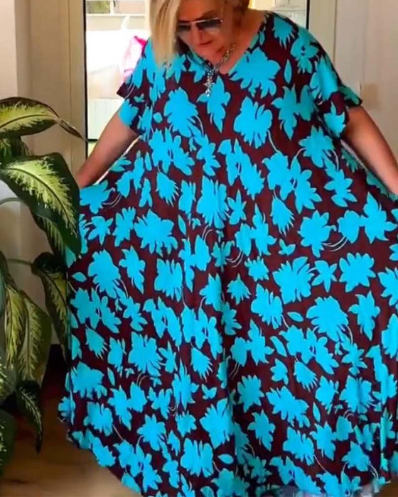 Blommig klänning med V-ringad ficka