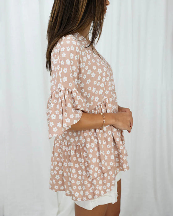 Blommig blus med V-ringad klockärm