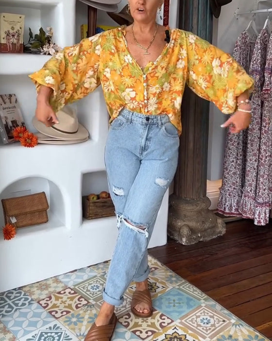 V-ringad blus med blommönster