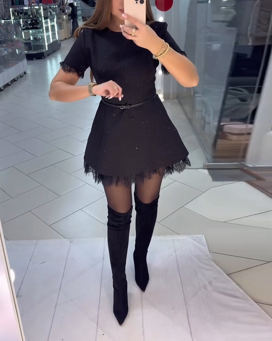 Glittrig Spetsklänning Med Korta Ärmar Och A-Linje