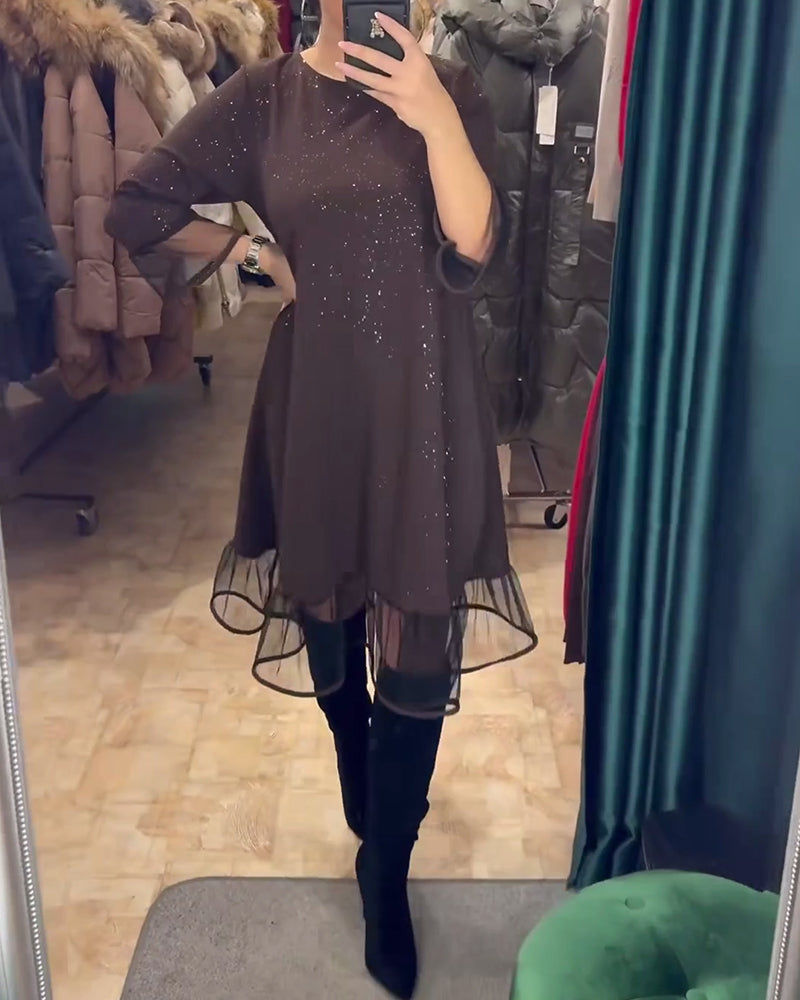 Snygg klänning med rund halsringning i skimrande mesh