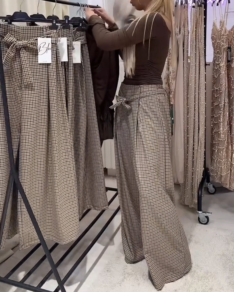 Vidbyxor I Hundtandsmönster Med ”Old Money”-Stil