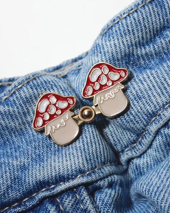 Söta Midjeomfamnande Knappar Med Tecknade Figurer