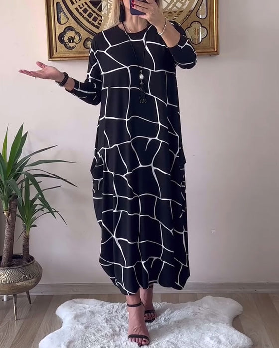 Klänning med rund hals långärmad ficka lös