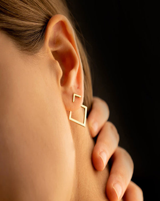 Enkla diamantformade eleganta örhängen