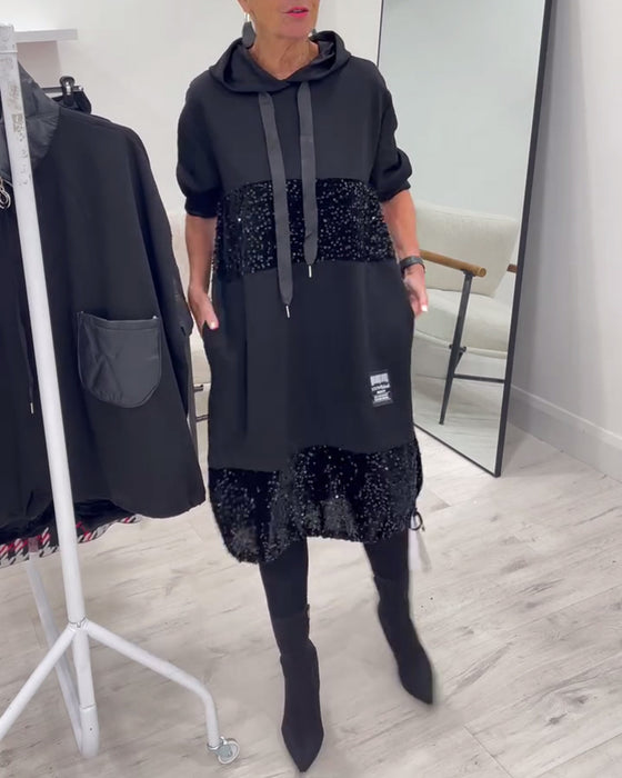 Klänning Med Huva Och Moderiktig Patchwork