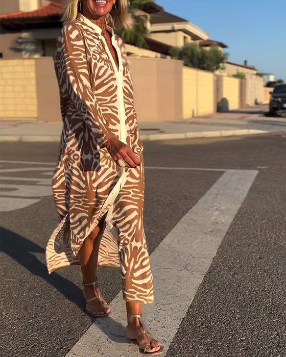 Långärmad klänning med tryckt tryck