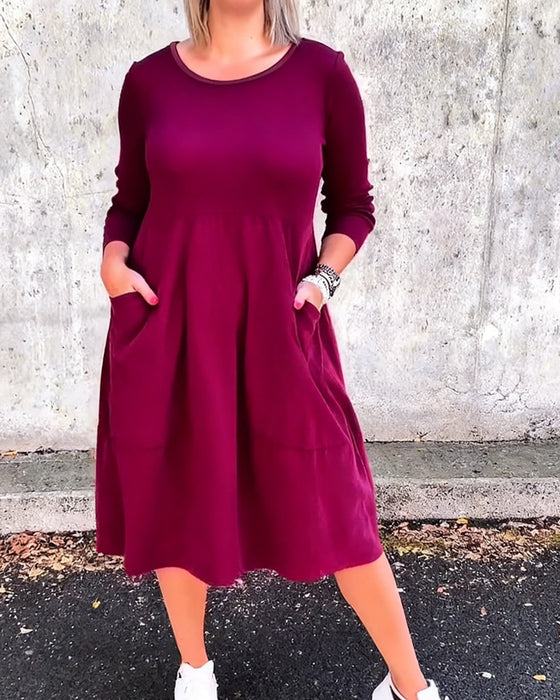 Klänning Med Rund Hals Och Lösa Lanternärmar