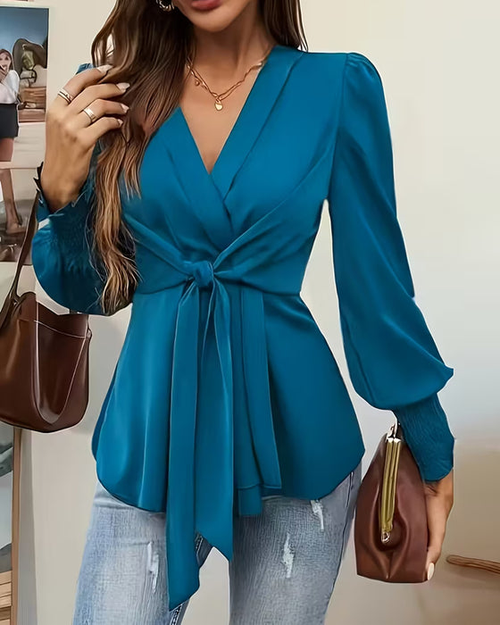 Top Med Elegant Stil, Korsband Detalj Och Lantärnsleeve Design