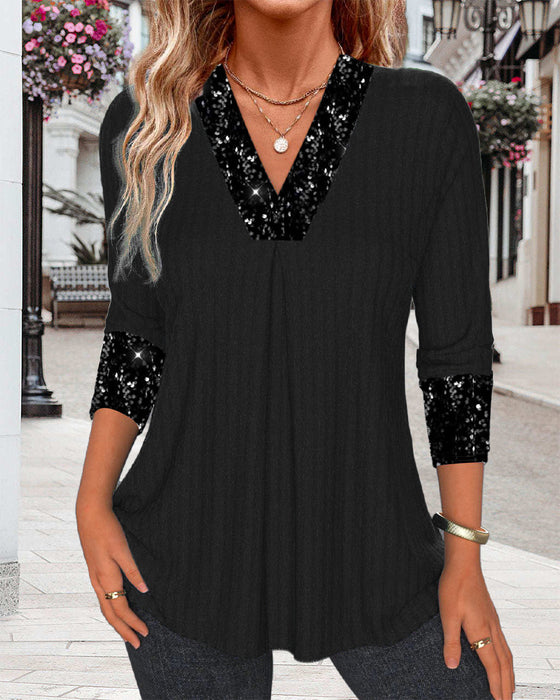 Avslappnad plisserad topp med paljetter i enfärgad patchwork