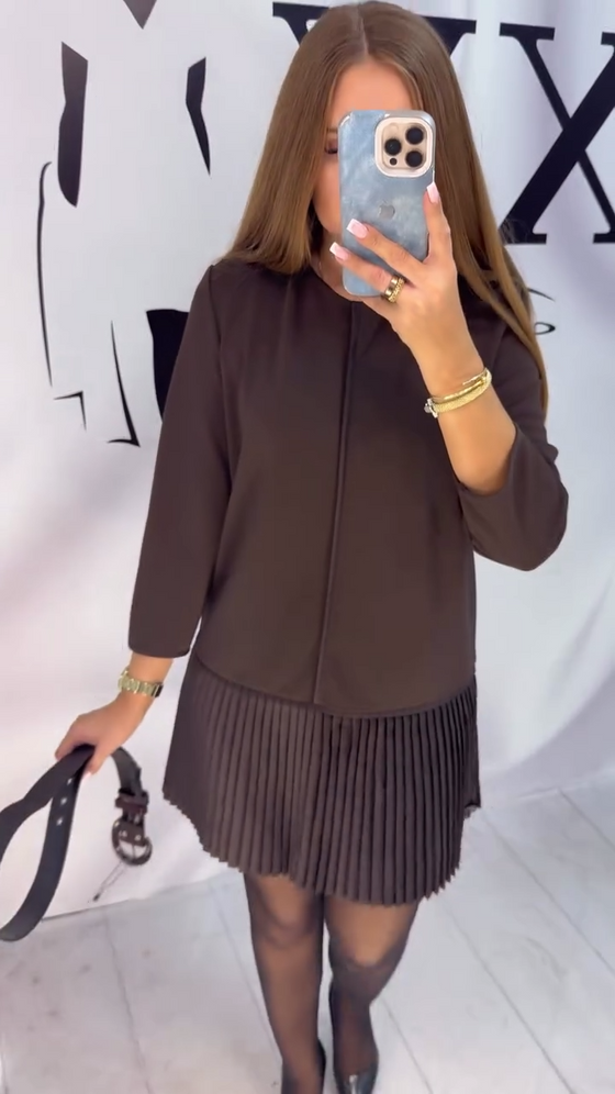 Klänning Med Trekvartsärm Och Plissering I Dragspelsstil