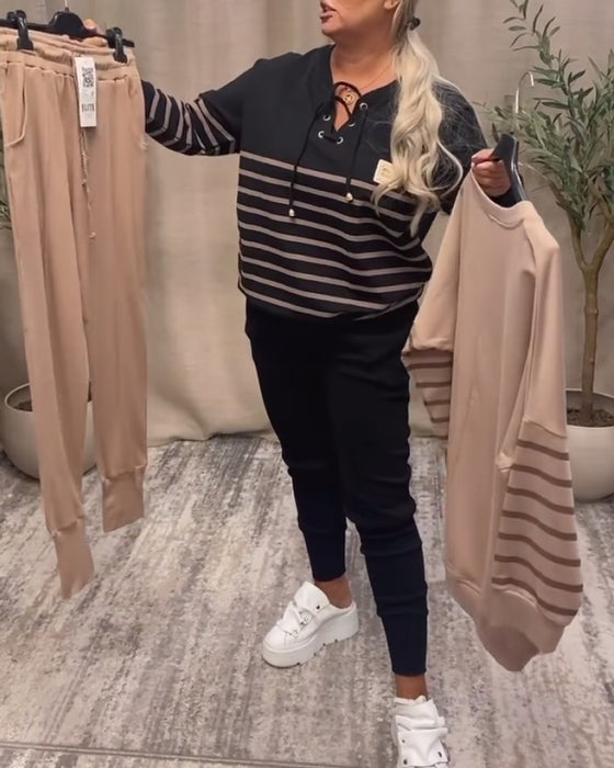 Tvådelat Set Med Avslappnad Randig Sportbyxa Vid Ankeln