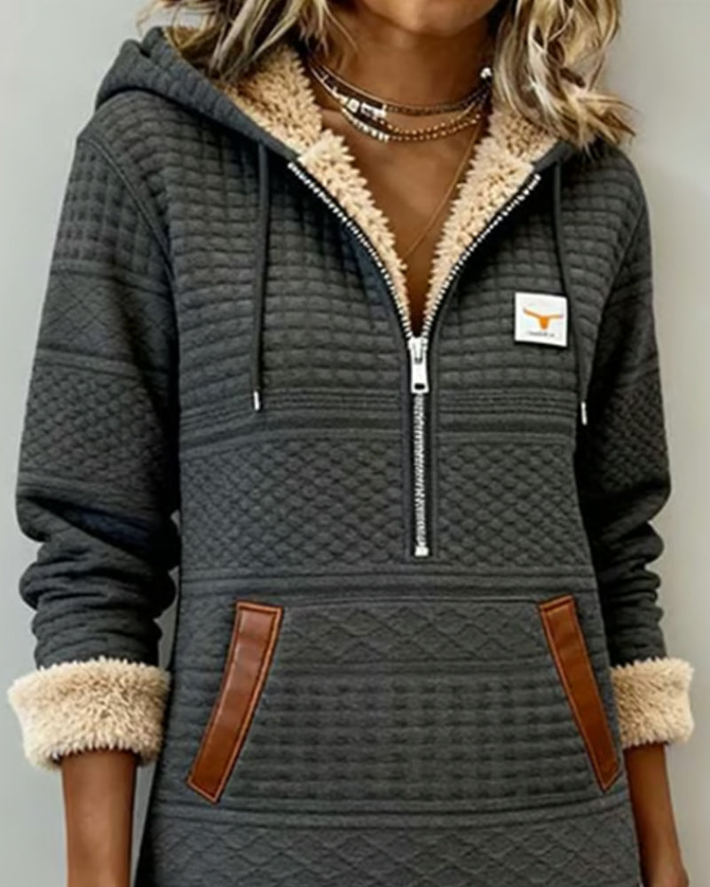 Stilfull Klänning Med Färgblockning Och Huva