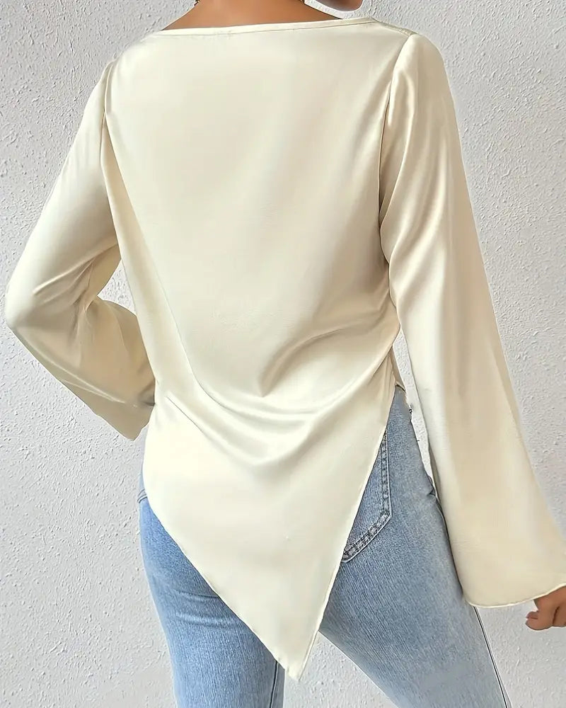 Casual enfärgad oregelbunden blus med veck och lång ärm