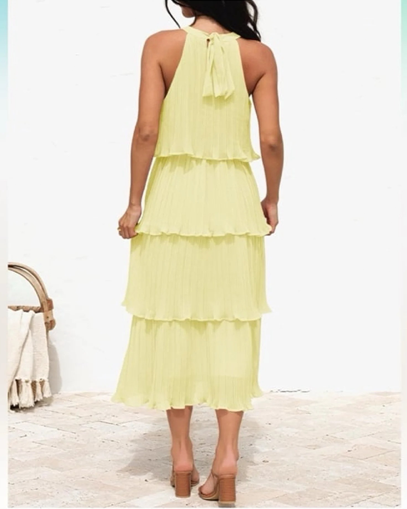 Elegant Halterneck Klänning Med Flerskiktad Design