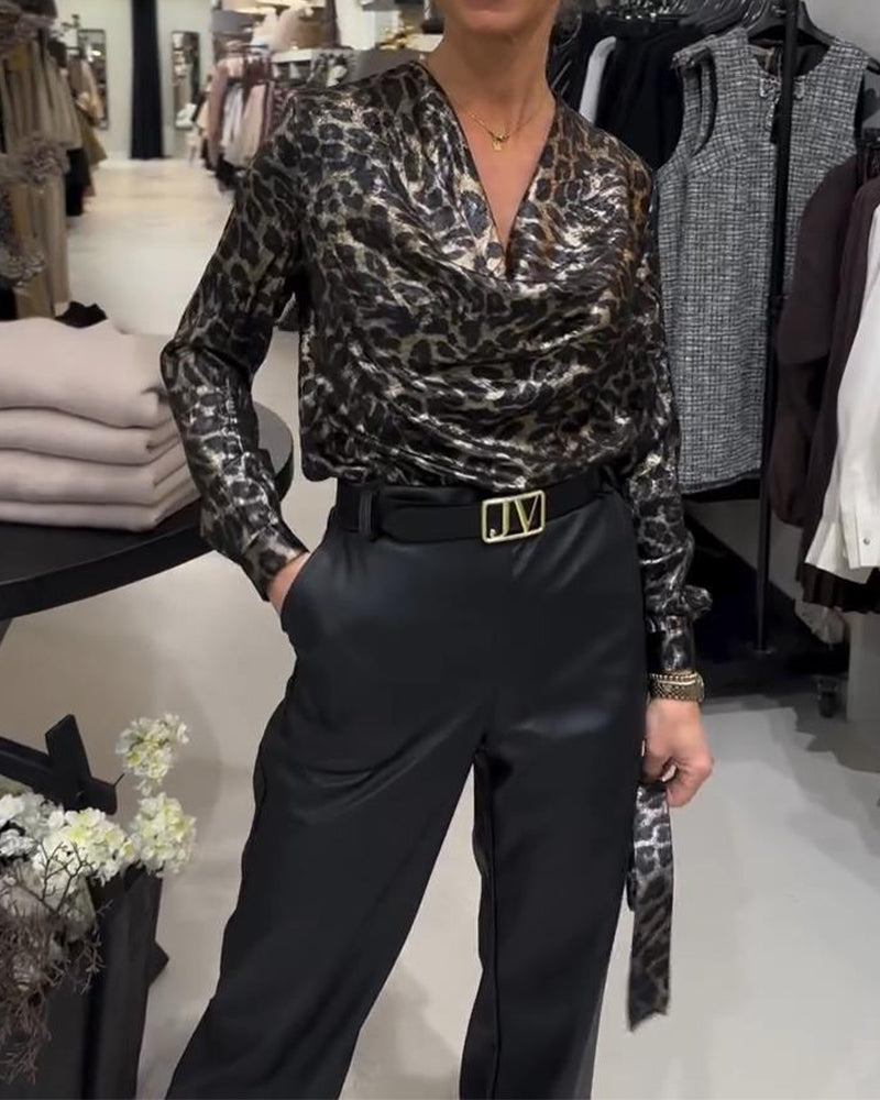 Skjort Stilfull Leopardtryck Med Draperad Krage