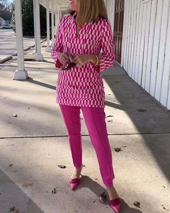 Tryckt topp med stativkrage och nio fjärdedels ärm