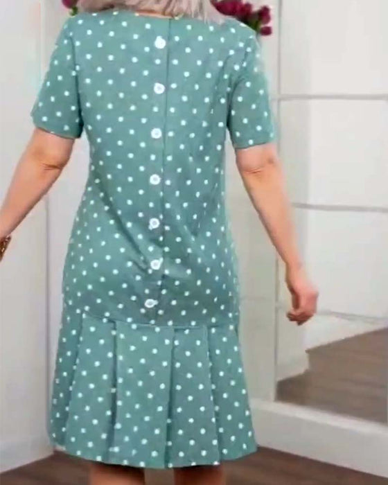Fritidsklänning med prickigt tryck med kort ärm