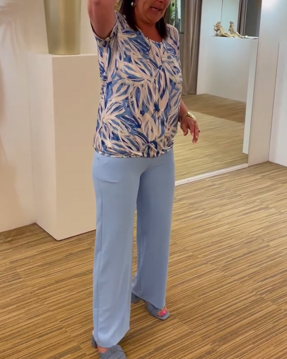 Tryckt kortärmad plisserad blus med rund hals