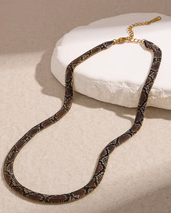 Orm Statement Halsband – En Symbol för Mysterium & Kraft