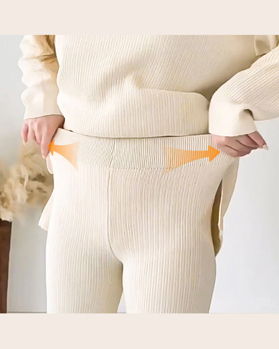 Tvådeltset Med Enfärgad Och Stickat Egenskaper