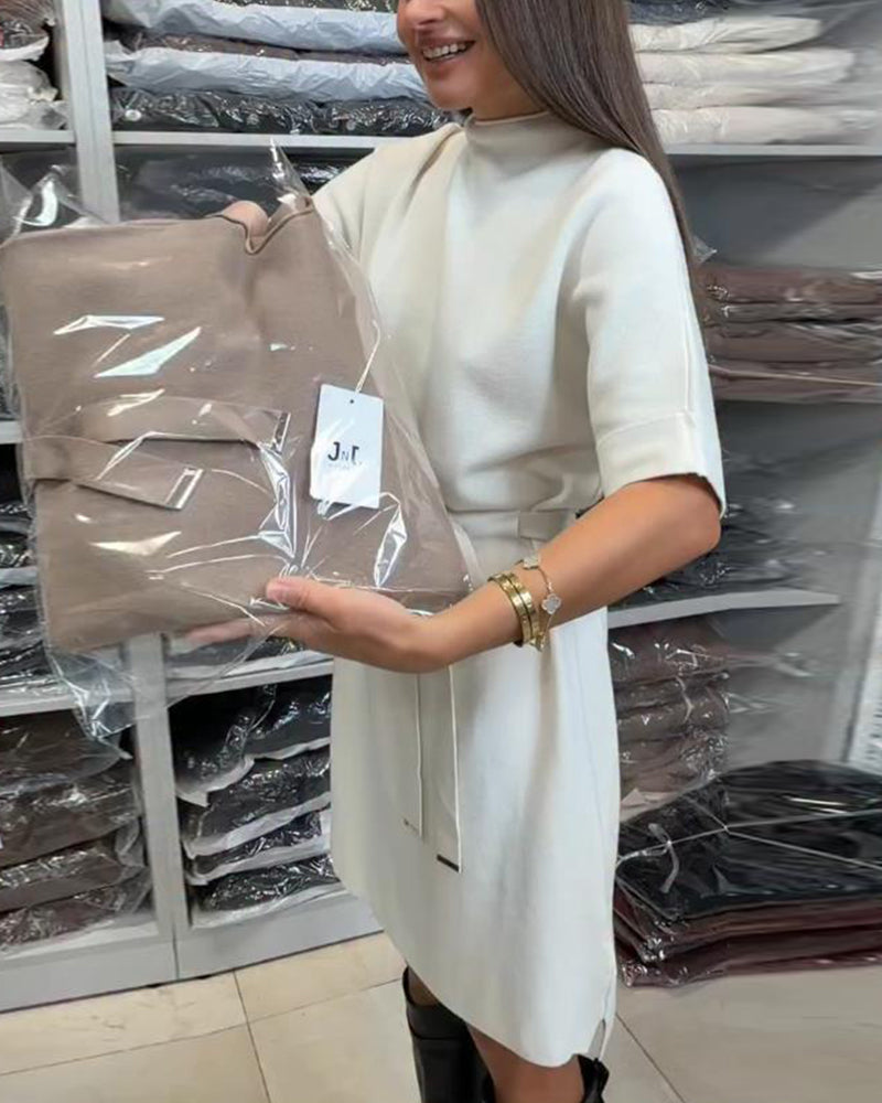 Klänning Med Enfärgad Färg, Stickad Stoff, Bälte Detalj Och Elegant Stämning