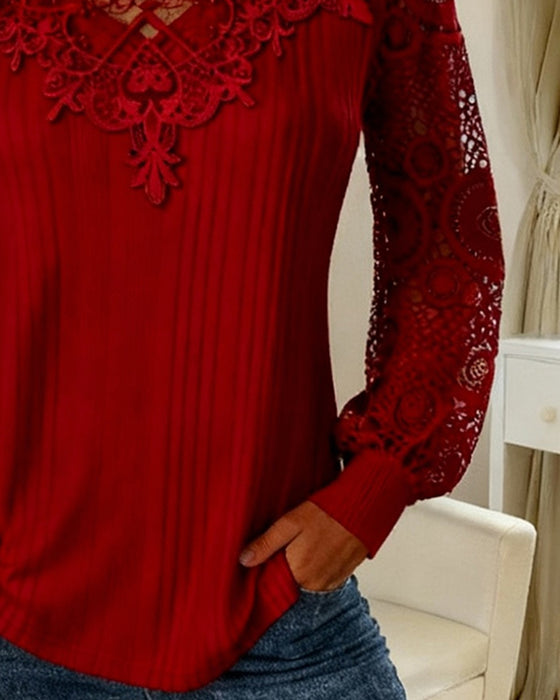 Enfärgad Topp Med Lapptäcktsdetaljer Och Ribbstruktur