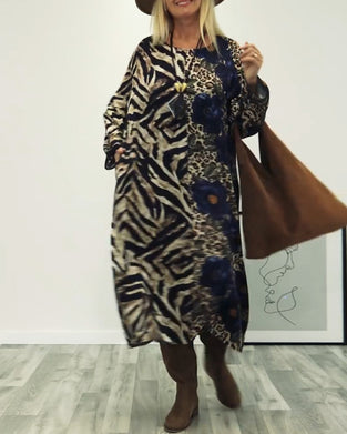 Snygg zebramönstrad leopardmönstrad patchworkklänning