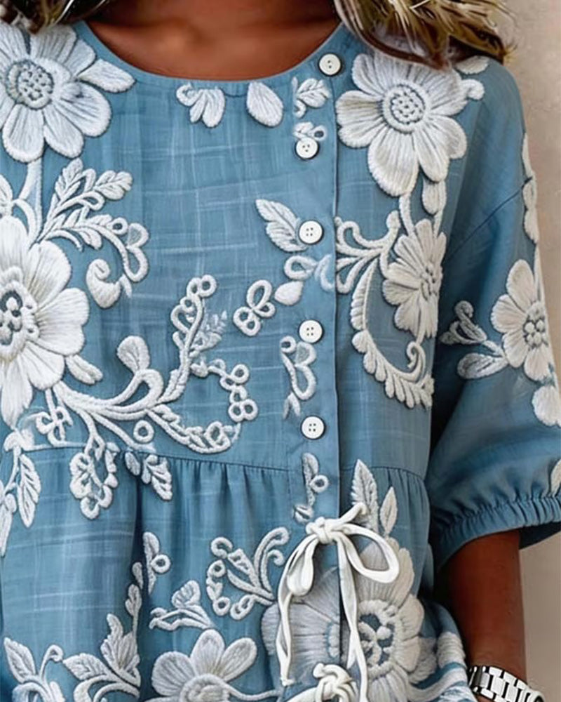 Blus Med Blommönster Snörning Och Halvknäppning