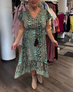 Klänning Retro Blommönstrad Mellanlång Ärm